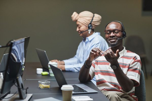 SaaS customer support agent handling customer calls
